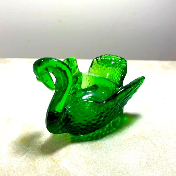 Mosser Glass Emerald Green Swan Miniature 3 Inches Vintage Pristine Condition - Picture 3 of 11